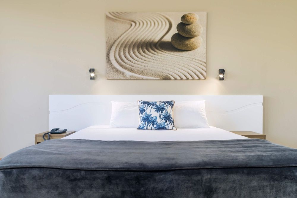 Pacific Hotel Cairns Superior King Balcony Room 3