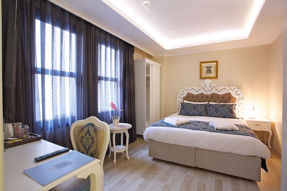 Barefoot Hotel Double Room, City View 8