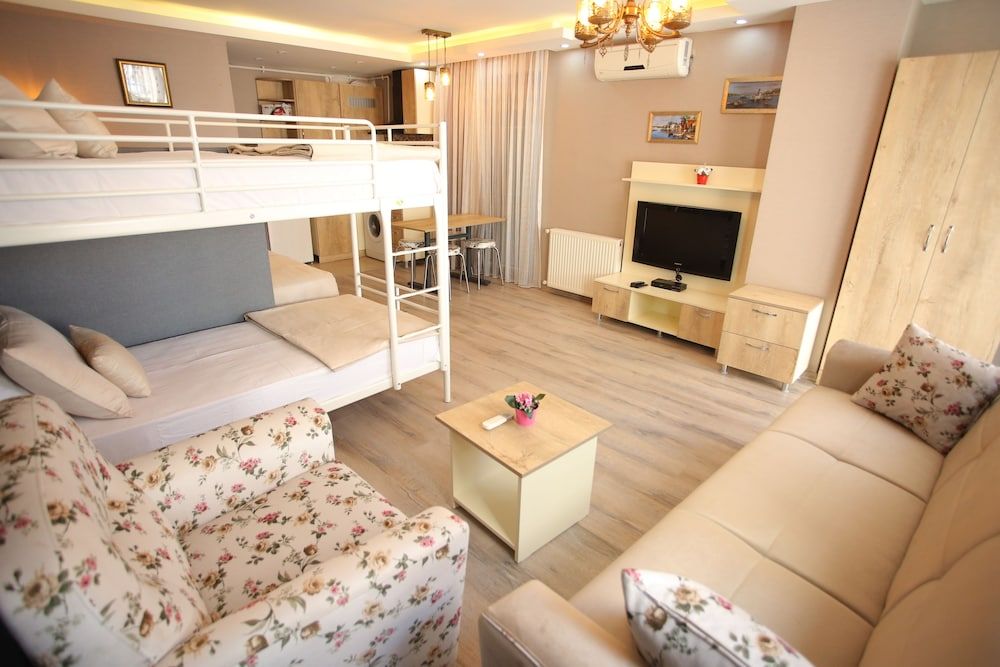 undefined Artist Rooms Suites 7