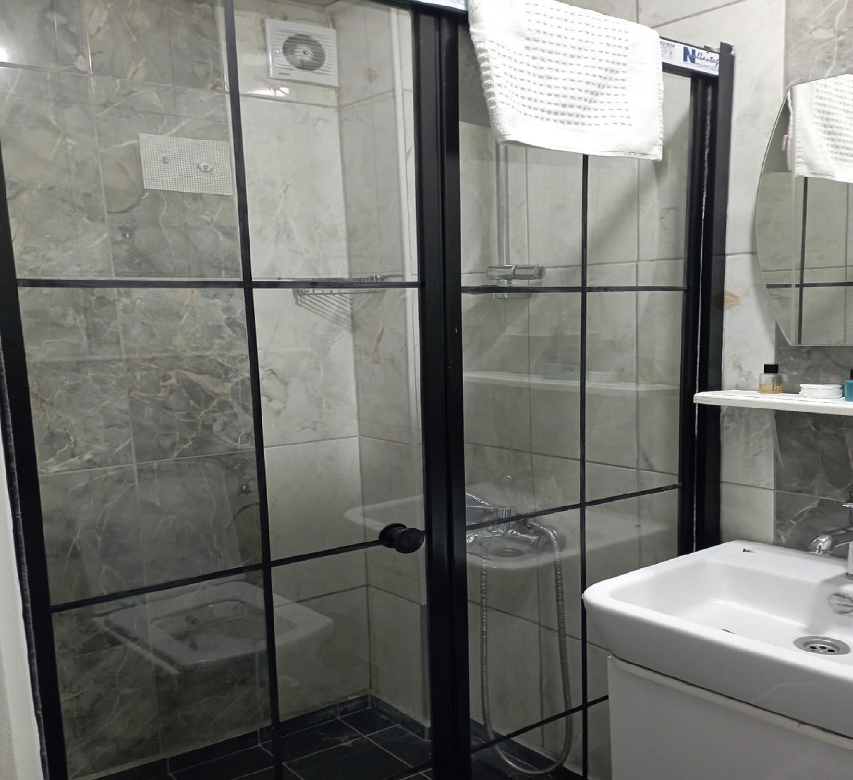 Unique Suite Hotel Basement Budget Room 2