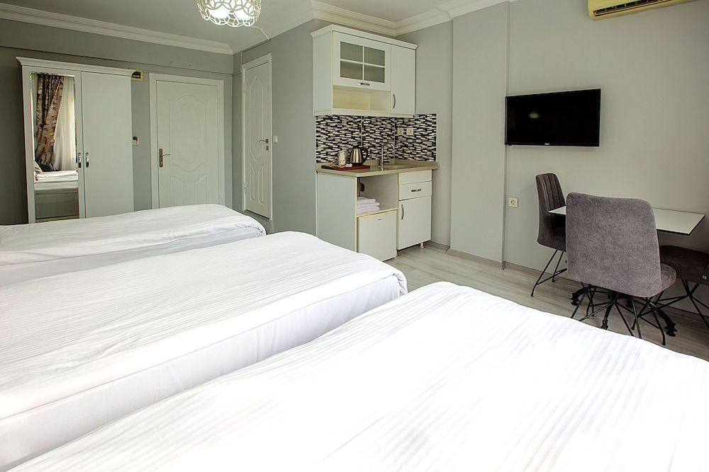 undefined Unique Suite Hotel 8