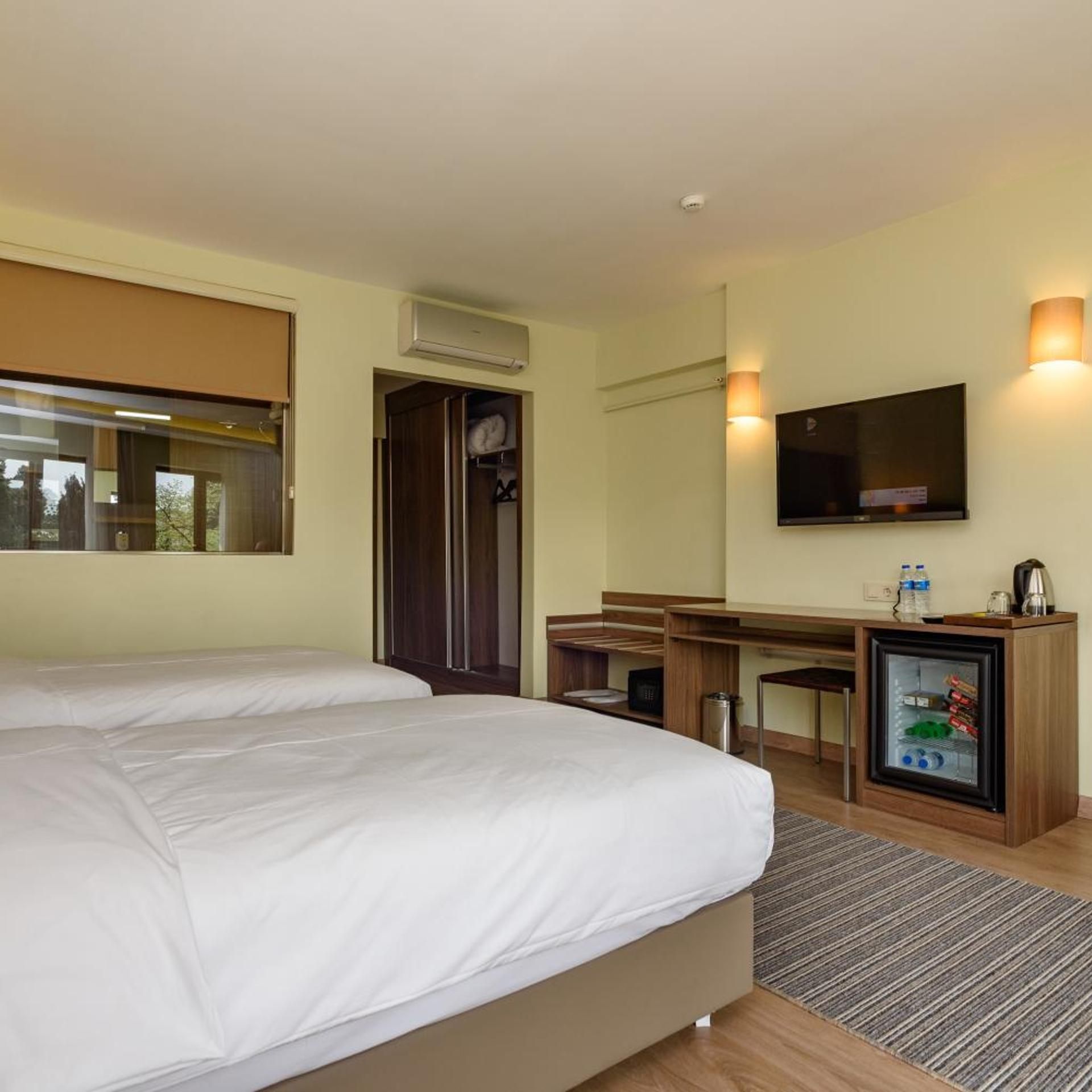 Numi Hotel DELUXE, DOUBLE OR TWIN BED 2