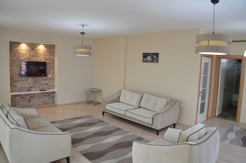 undefined Hill Suites 8