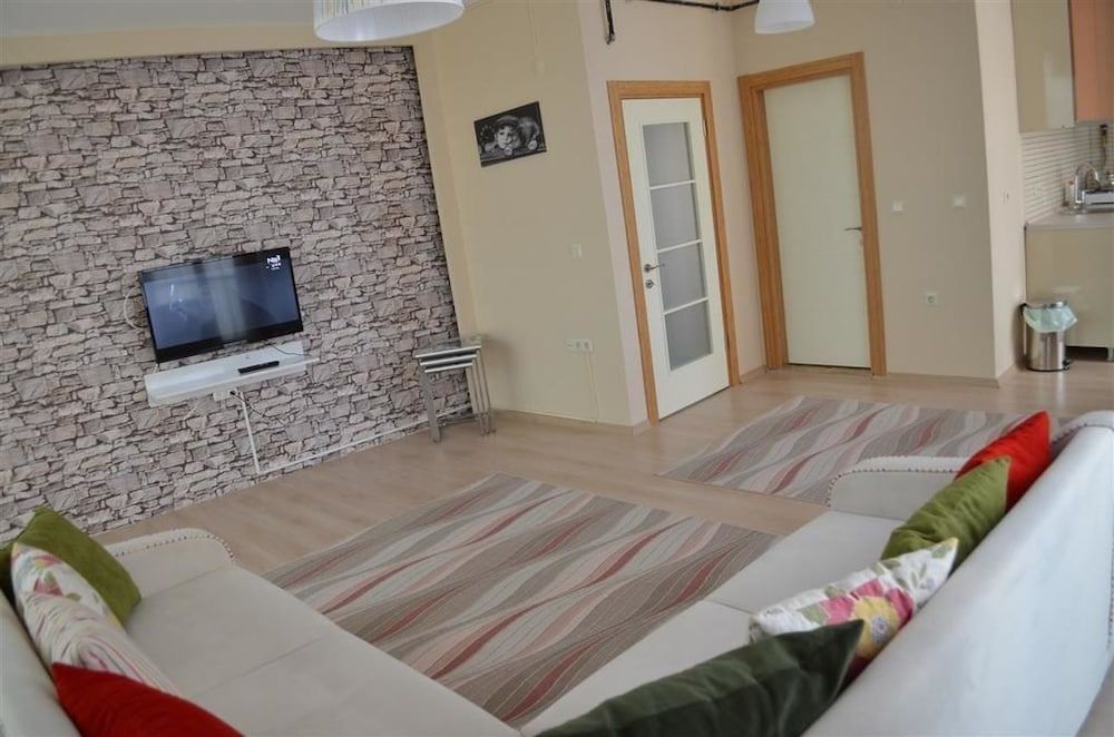 undefined Hill Suites 10