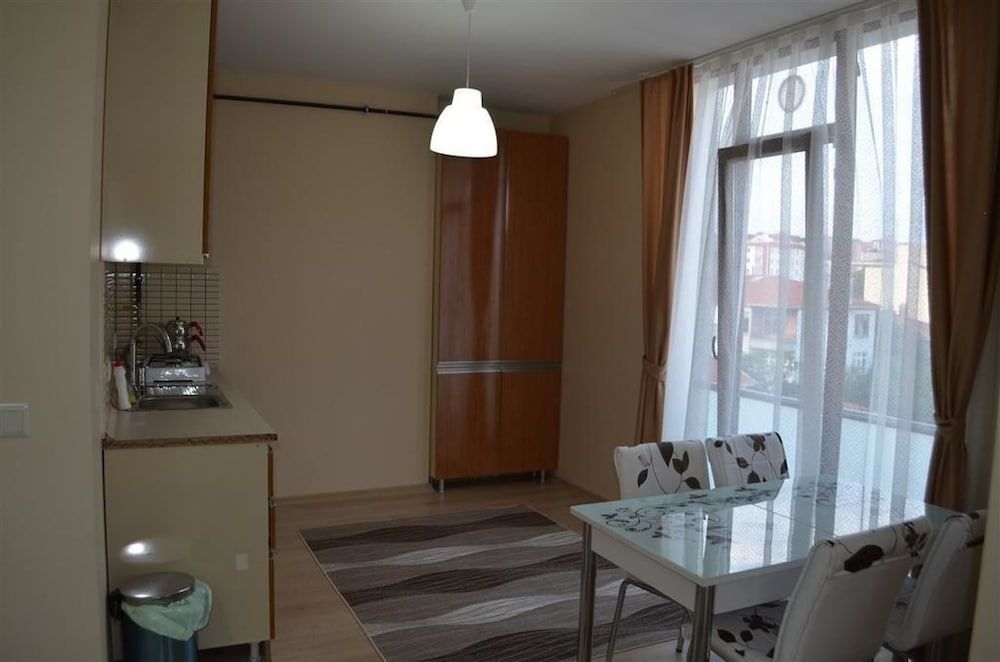 undefined Hill Suites 6