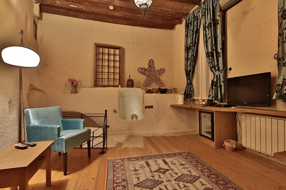 undefined La Casa Cave