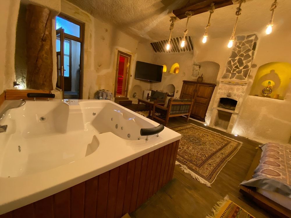 undefined La Casa Cave 5