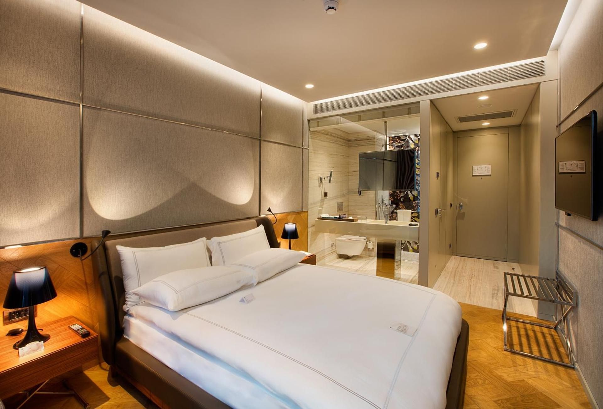 Fer Hotel Superior King Bed Room 2