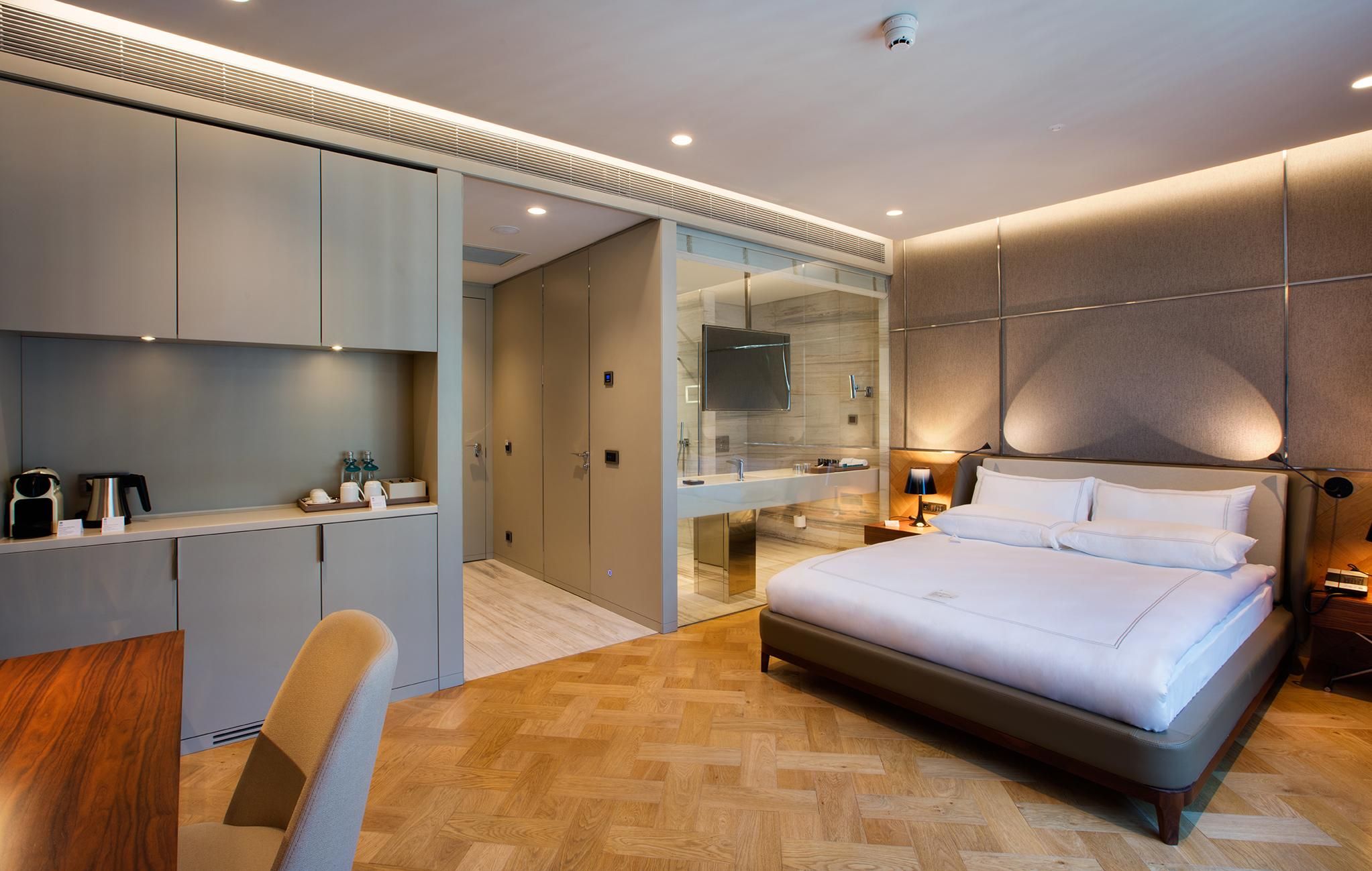 Junior Suite - 1 King Bed