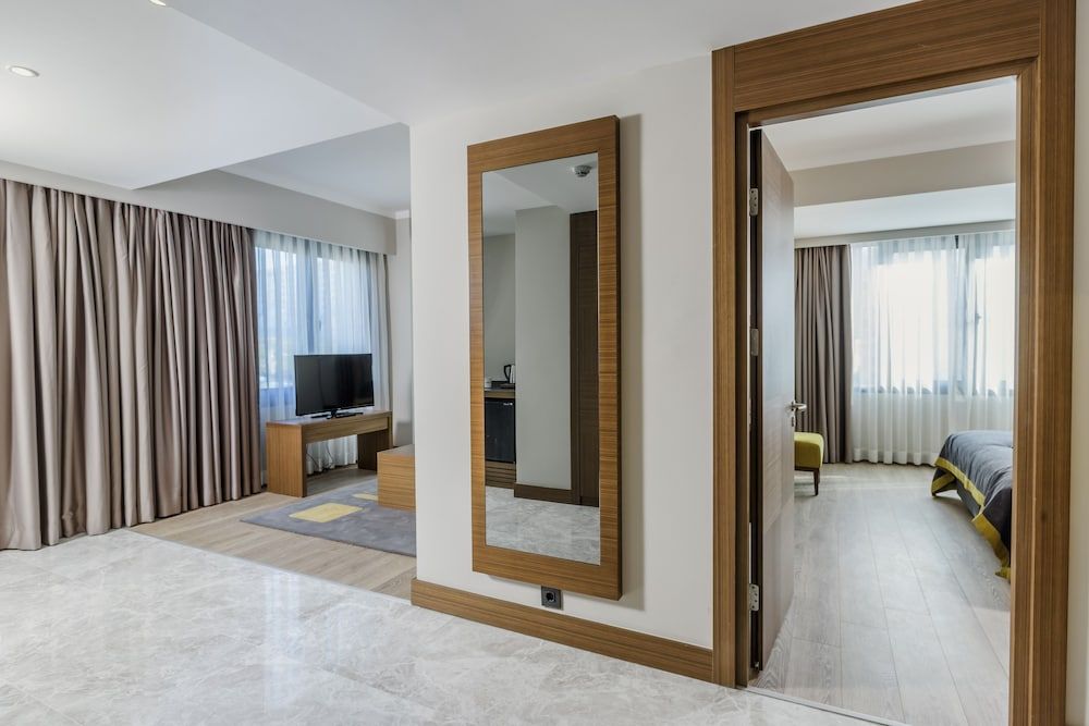 undefined Nearport Hotel 7