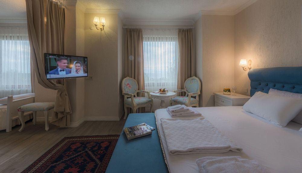 Aeneas Hotel Family Quadruple Room 11