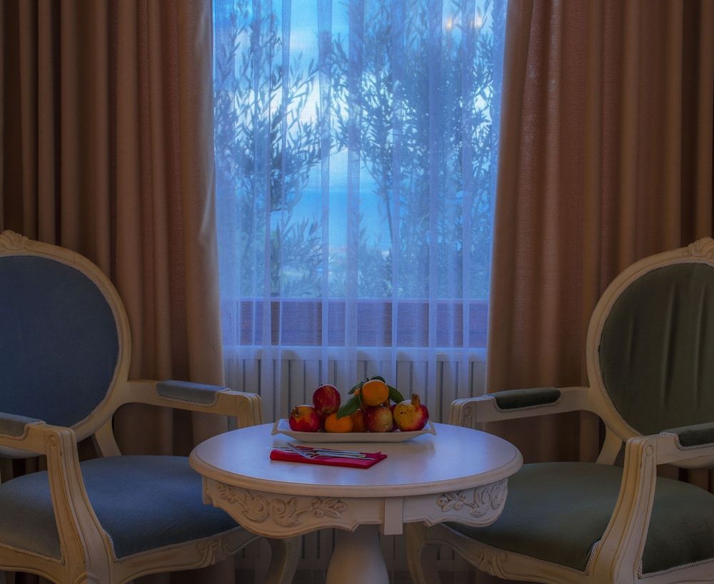 Aeneas Hotel Family Quadruple Room 8