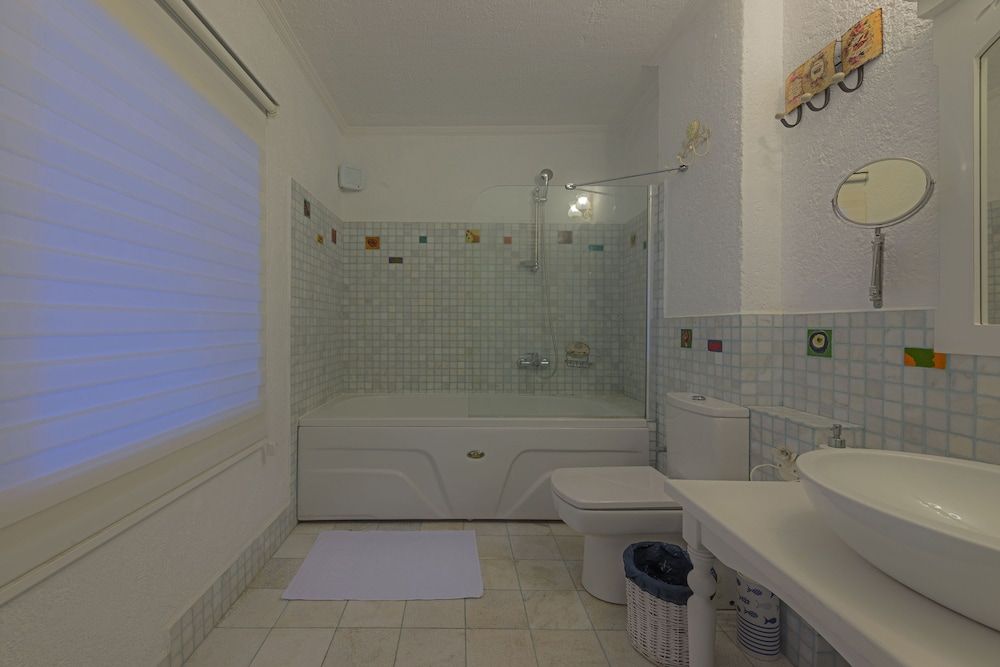 Aeneas Hotel Family Quadruple Room 10