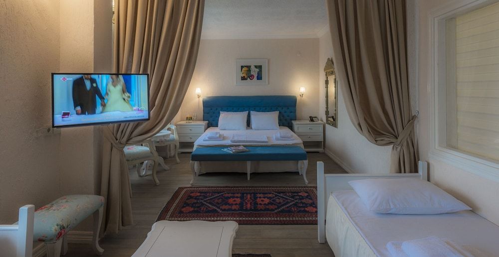 Aeneas Hotel Family Quadruple Room 6