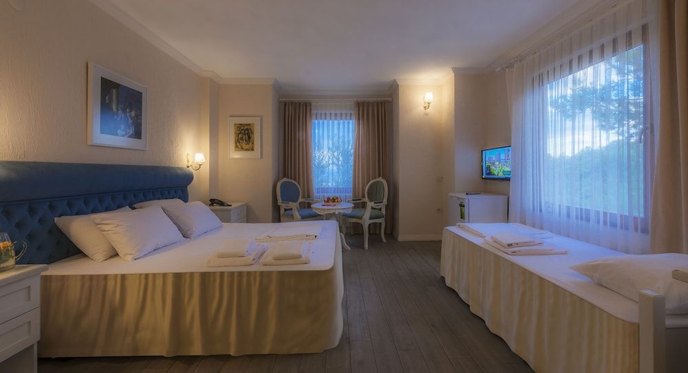 Aeneas Hotel Family Quadruple Room 4