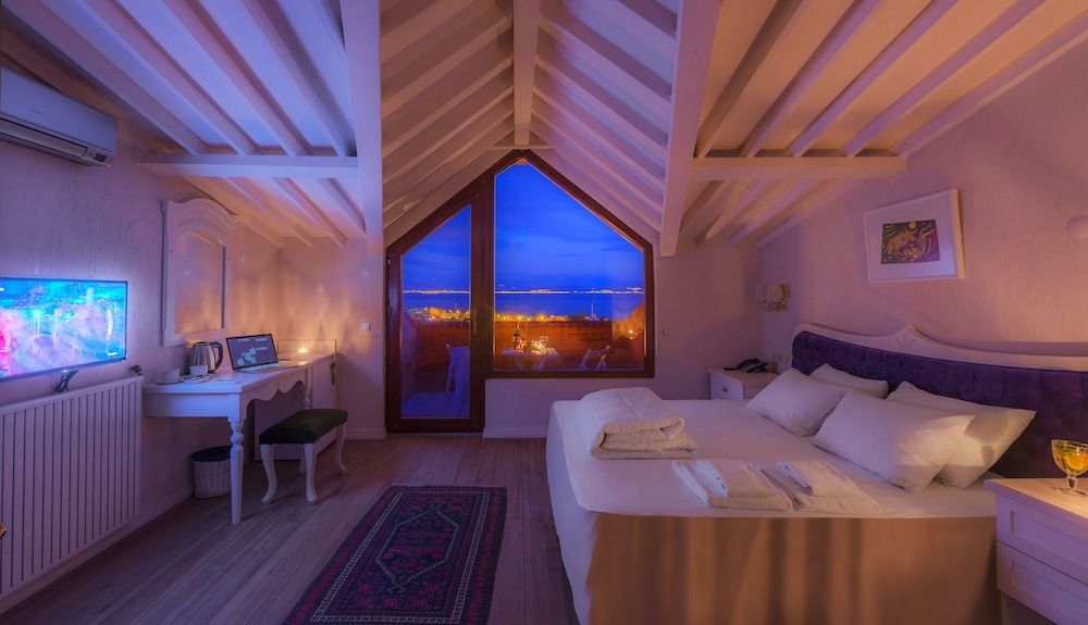 Aeneas Hotel Deluxe Double Room, Sea View, Sea Facing 4