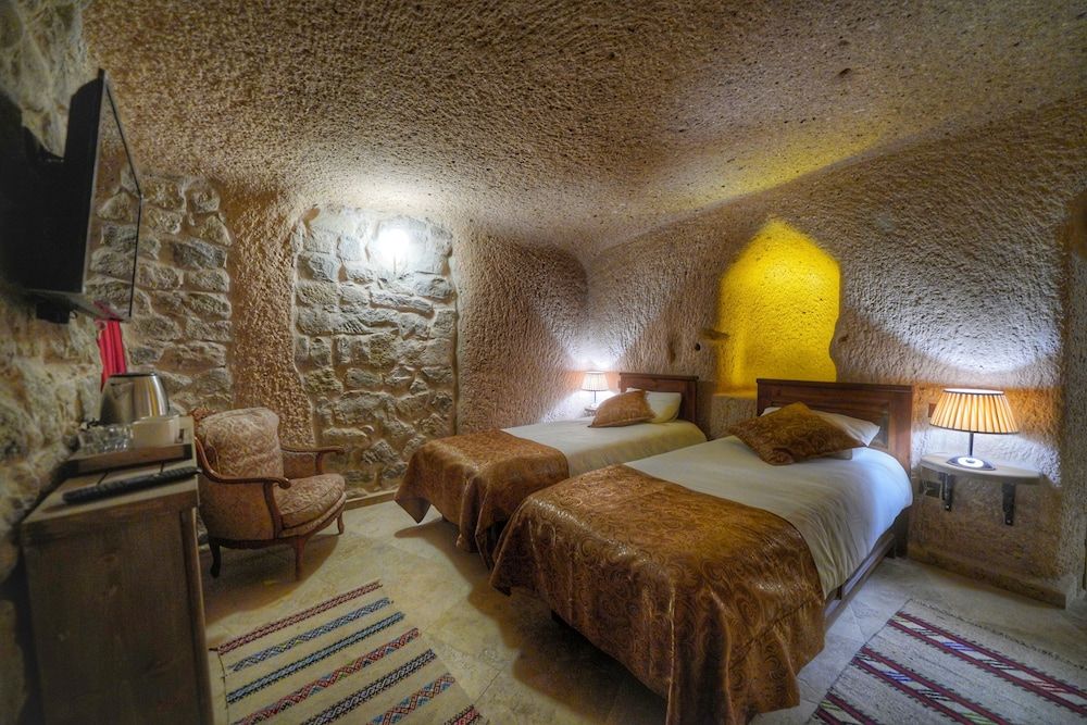 Takaev Cave House Twin Cave Room