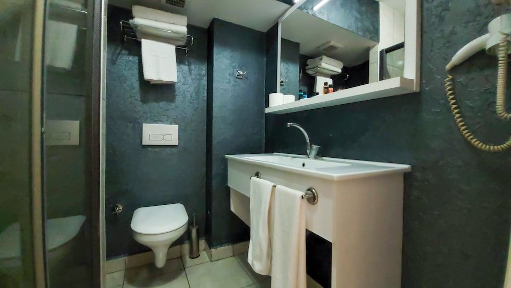 MOX Hotel Connection Room 4