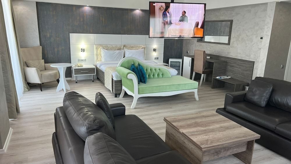 MOX Hotel BALKONLU PRINCE SUITE 8