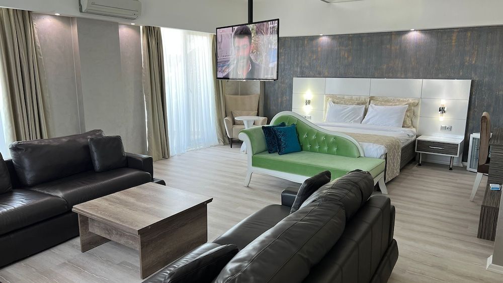 MOX Hotel BALKONLU PRINCE SUITE