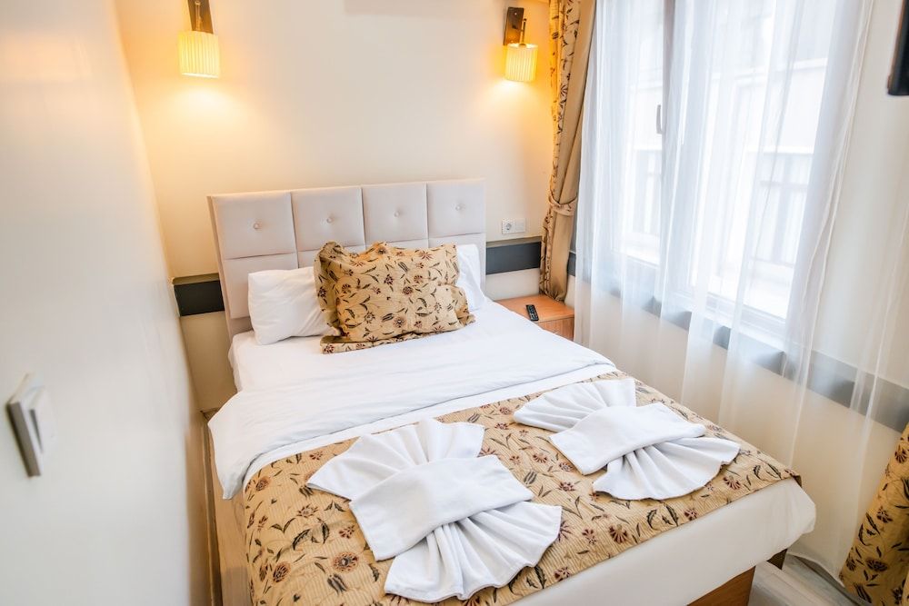 undefined Camelot Apartment 4