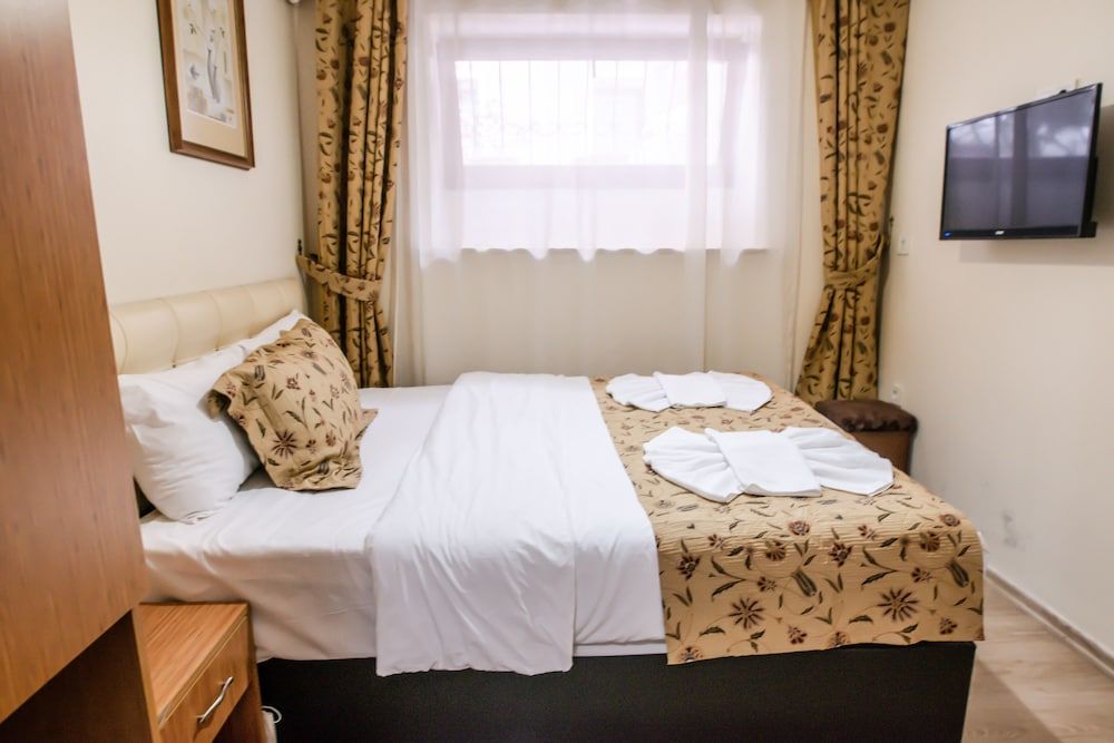 undefined Camelot Apartment 7