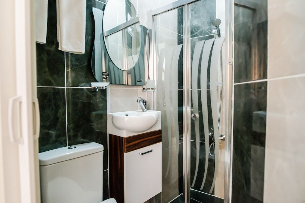 Camelot Apartment Standard Room 4