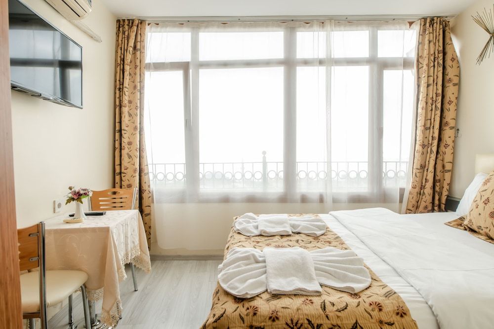 Camelot Apartment Deluxe Room, Sea View