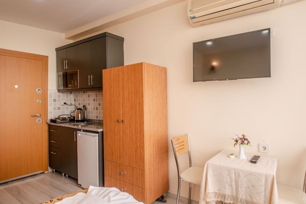 Camelot Apartment Deluxe Room, Sea View 7