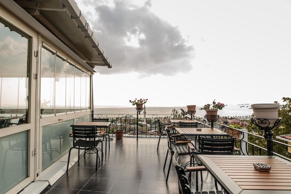 undefined Camelot Apartment 10