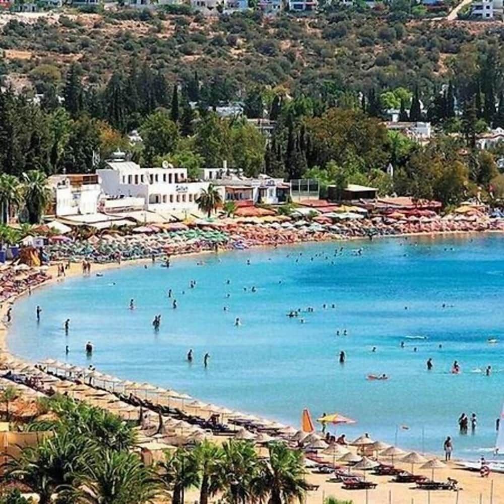 undefined Costa 3S Beach 4