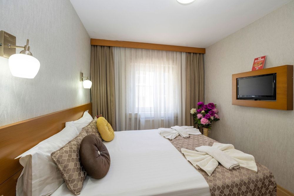 undefined Grand Ons Hotel 3