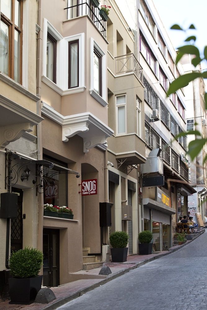 undefined SNOG Rooms & Suites 2