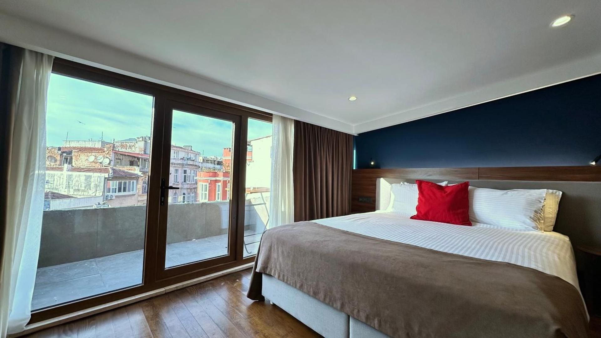 Queen Room with Balcony