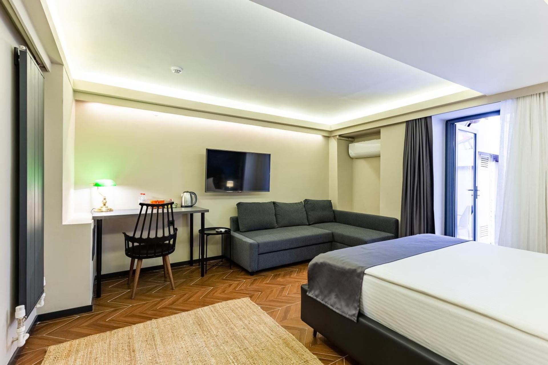 SNOG Rooms & Suites Suite with Balcony