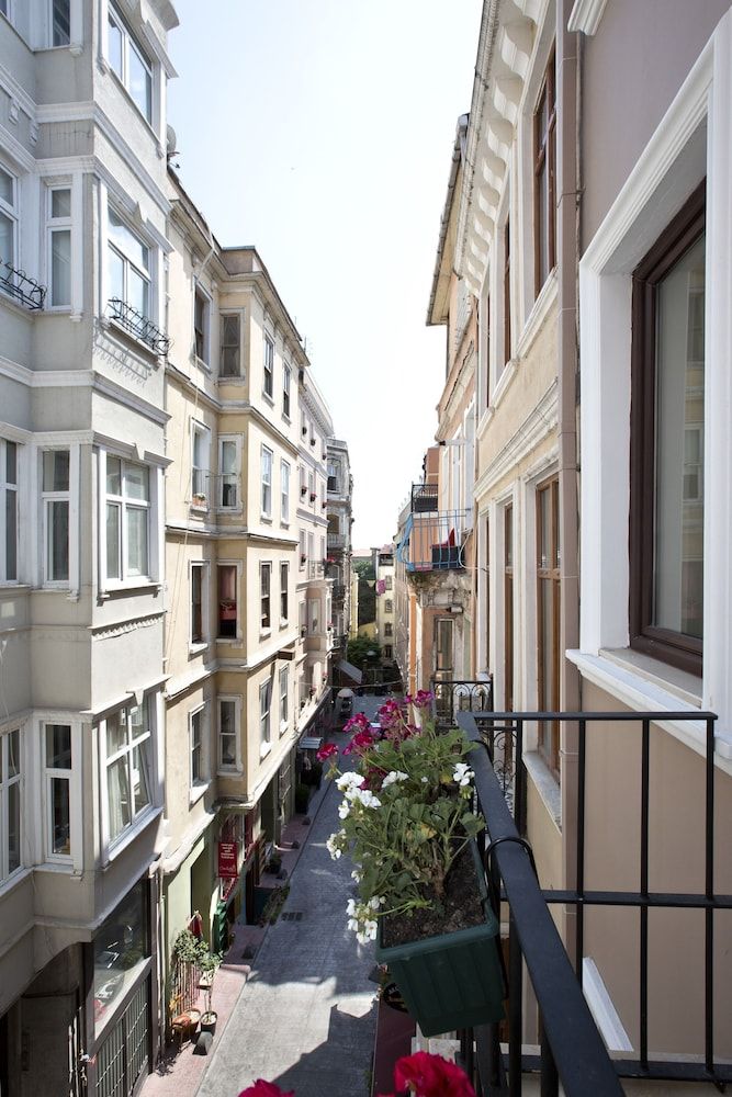 undefined SNOG Rooms & Suites 4