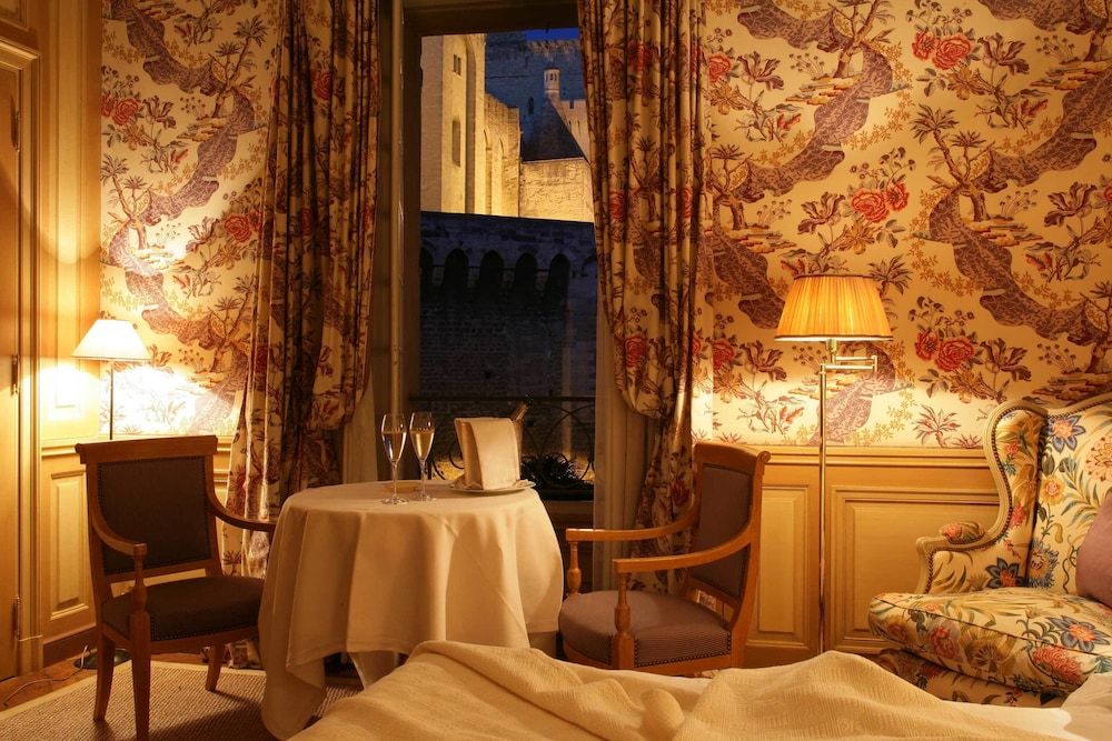 La Mirande Large Deluxe Room 8