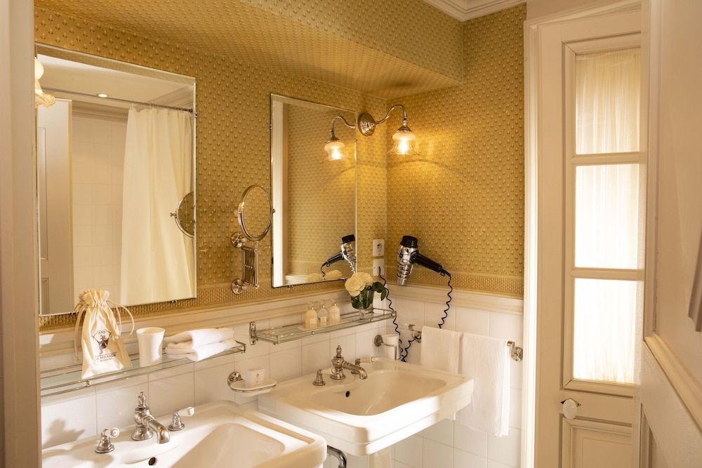 La Mirande Deluxe Room 4