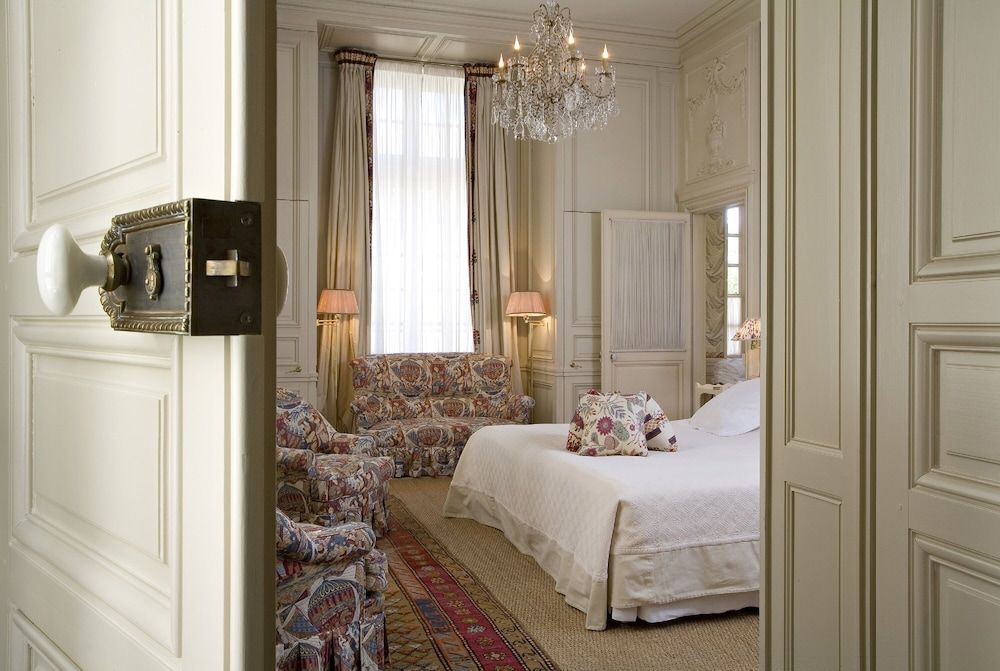 La Mirande Suite, 1 King Bed 3