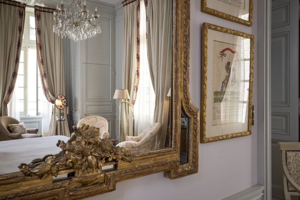 La Mirande Suite, 1 King Bed 5