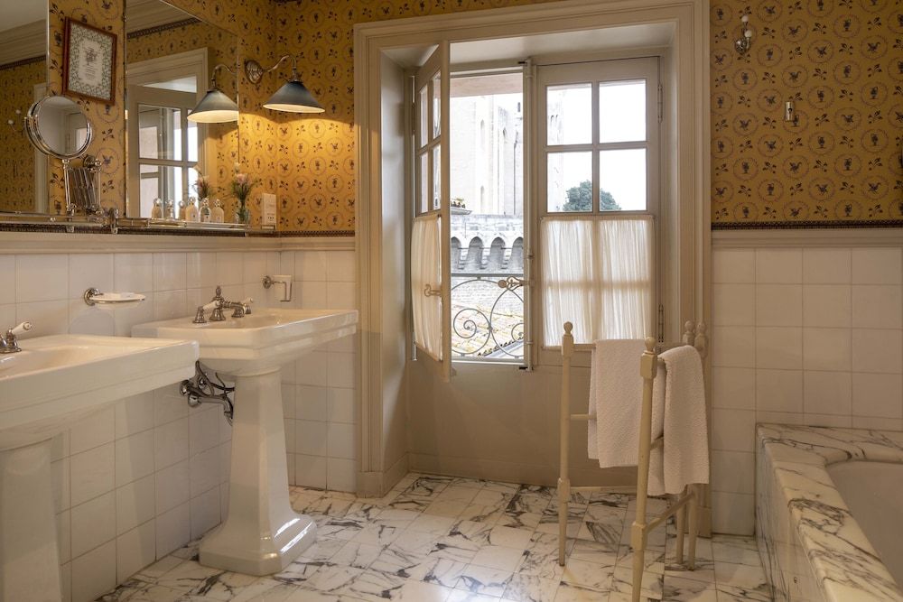 La Mirande Deluxe Room 3