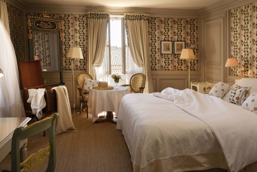 La Mirande Large Deluxe Room 4