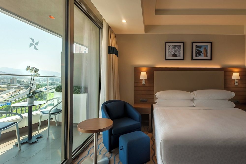 Four Points by Sheraton Izmir Room, 1 King Bed, Balcony, City View 2