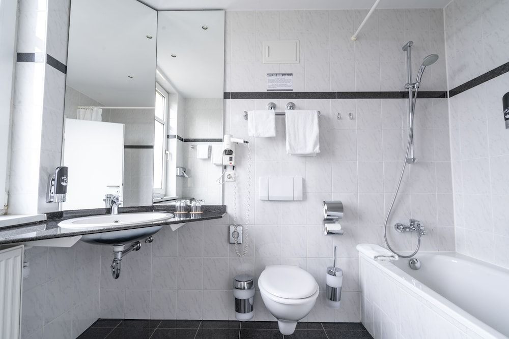 BIG MAMA Leipzig Standard Double Room 8