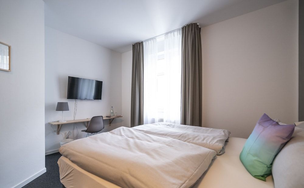 BIG MAMA Leipzig Standard Double Room 3