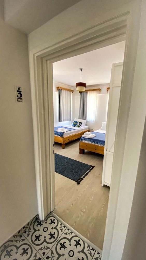 Merih Hotel Deluxe Triple Room, Multiple Beds 2