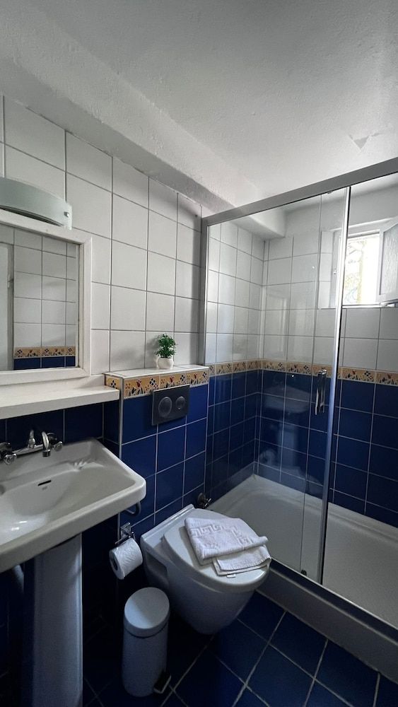 Merih Hotel Deluxe Triple Room, Multiple Beds 5