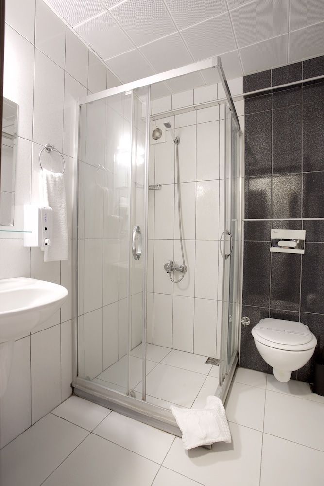 Grand Ant Hotel Economy Double or Twin Room 9