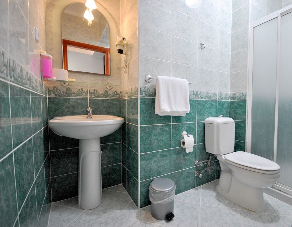 Side Hotel Economy Double Room 4