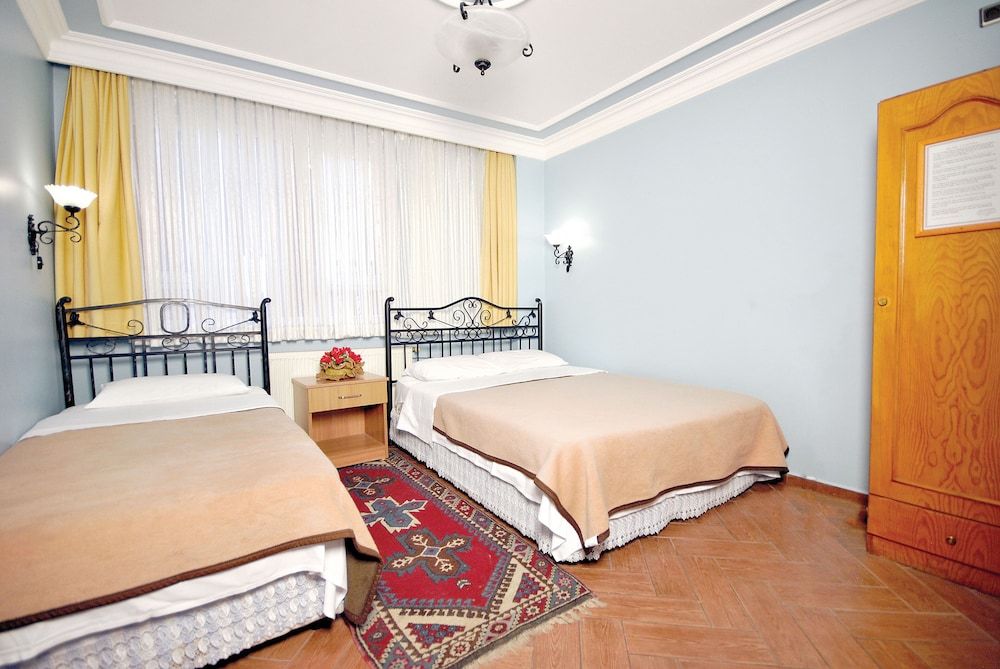 undefined Side Hotel